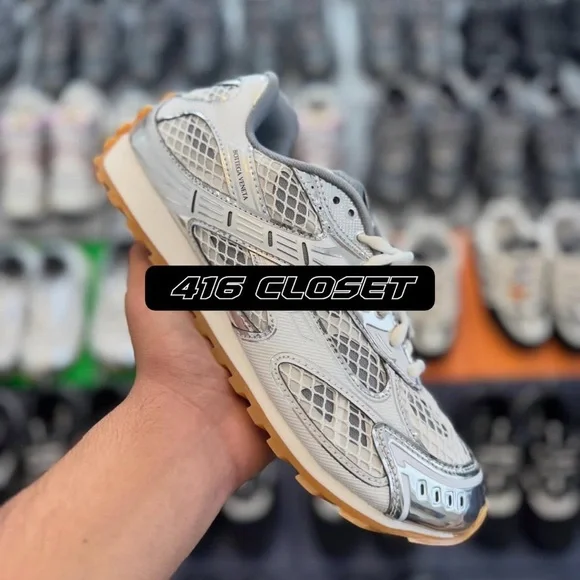 Orbit Shoes - Picture 1 of 4